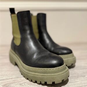 Black and Green Women's Chelsea Boots